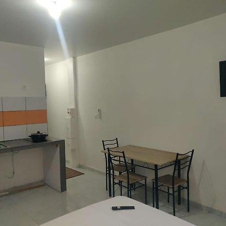 St-Laurent Centre - Baka Lycee Confort T1 سان لوران دو ماروني المظهر الخارجي الصورة